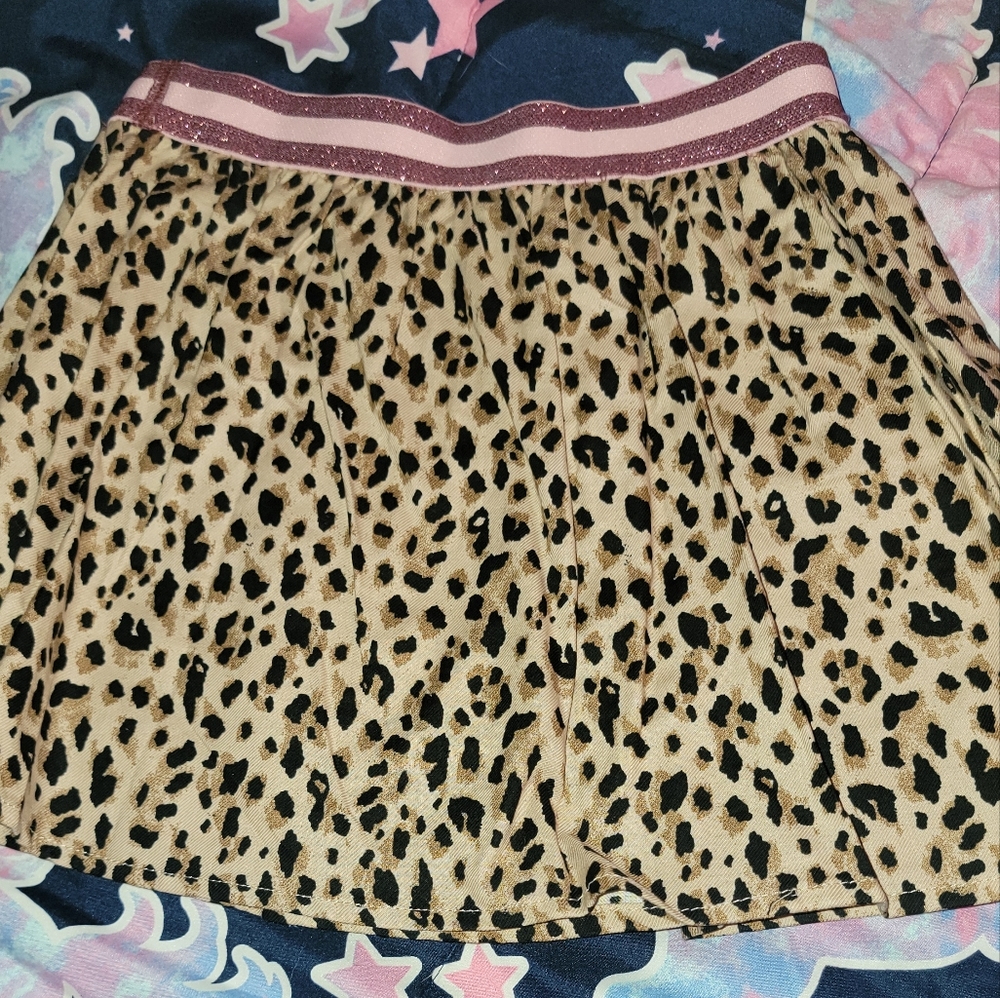 Girl's Cheetah Shirt Size6